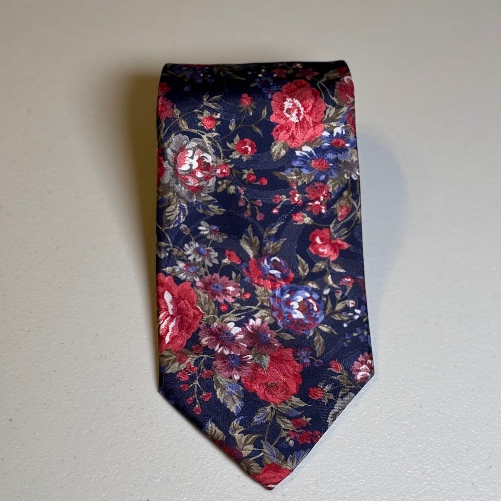 Manhattan Mens Silk Floral Tie Navy‎ Red Blue Classic Necktie preowned VTG 90s